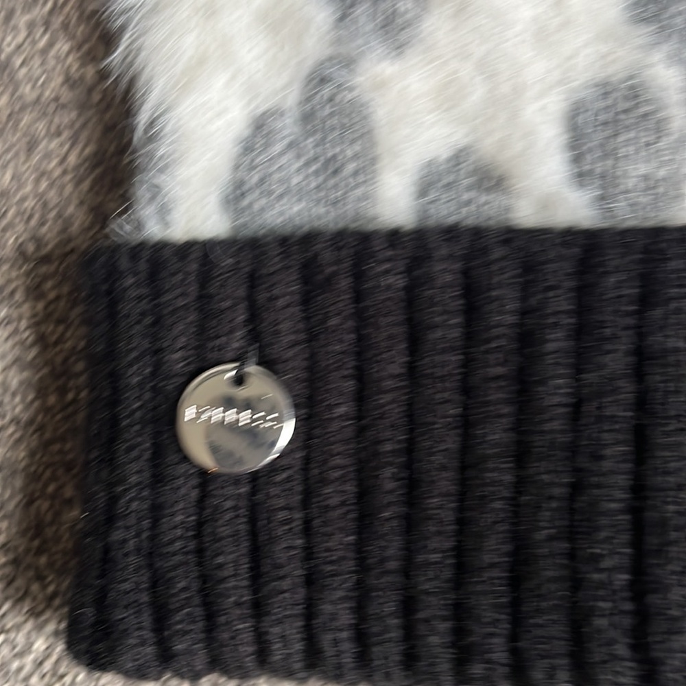 Two Pom hats - Picture 4 of 7